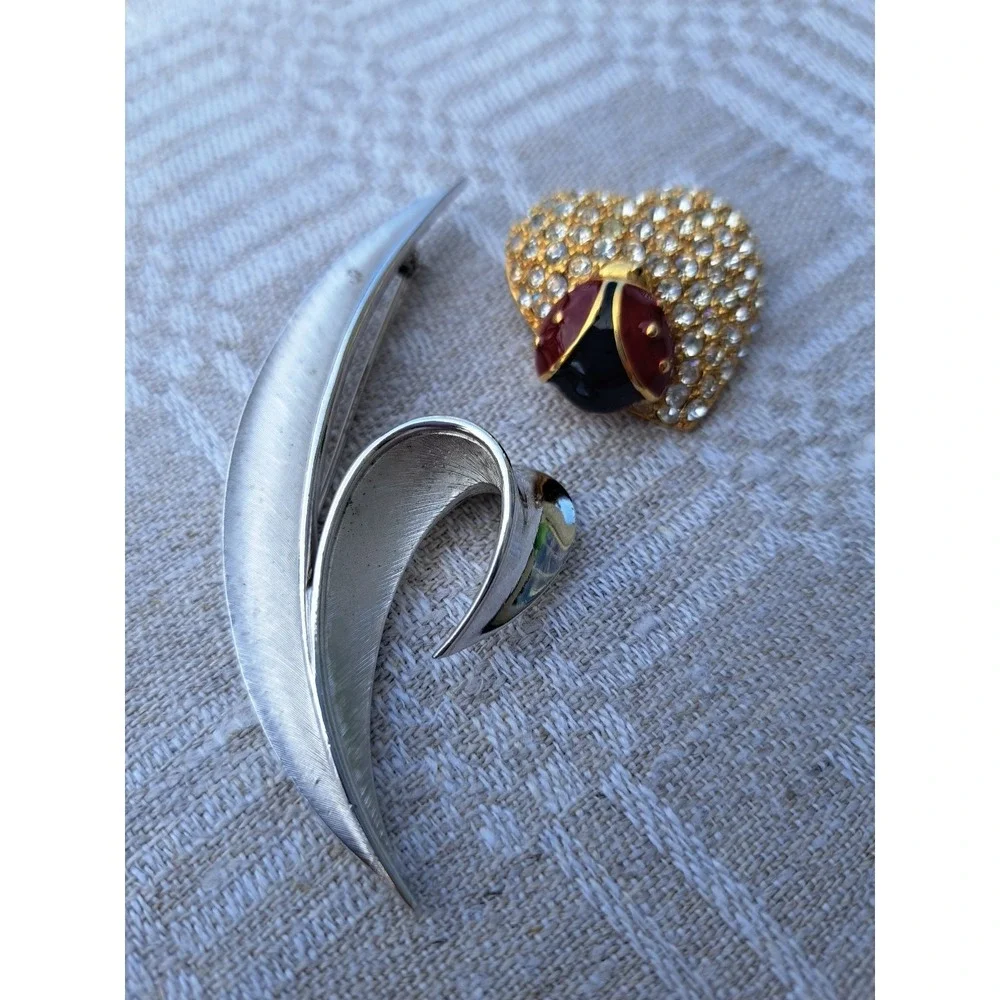 MONET TRIFARI Set Of 2 Brooches Silvet Gold Tones